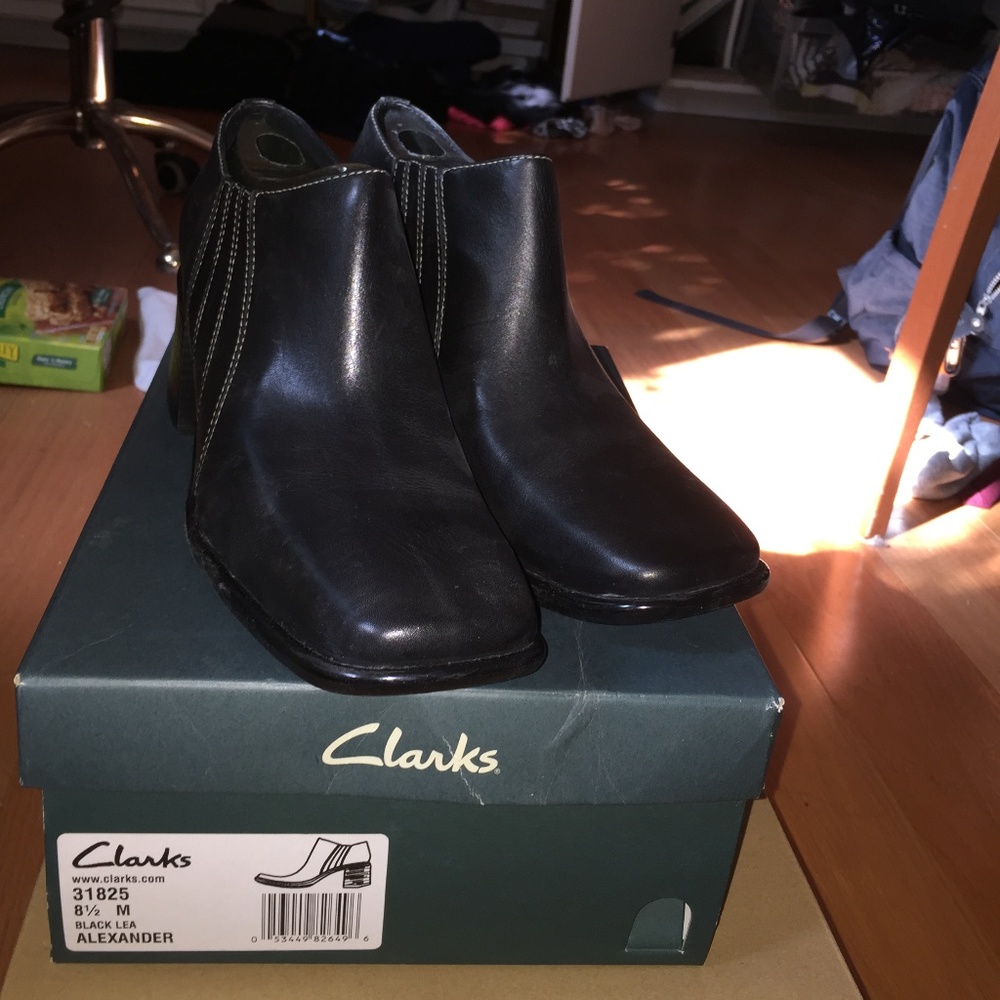 Clarks Black Leather Alexander Bootie NWOT